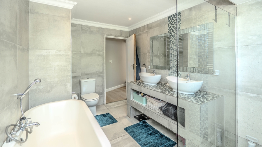 5 Bedroom Property for Sale in De Bron Western Cape